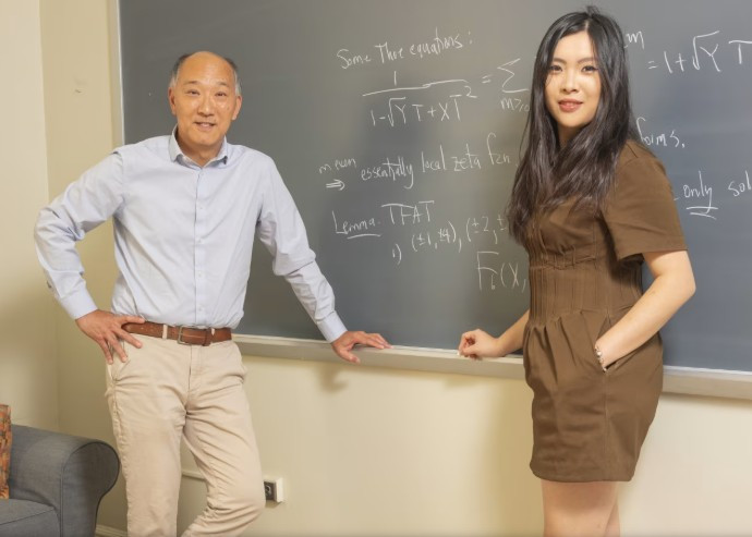 Giao su Ken Ono 12.jpg