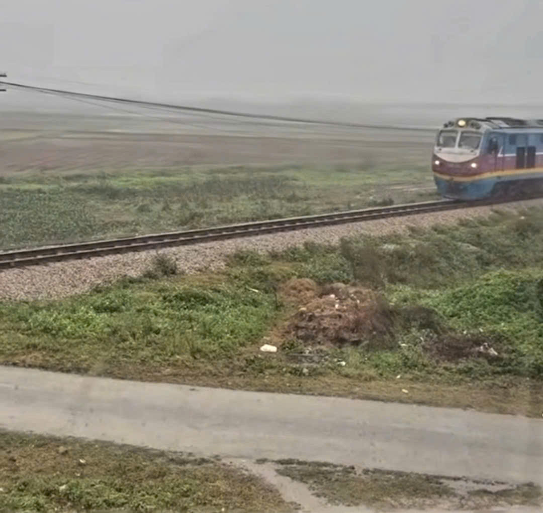 ô tô đường sắt 2.jpg