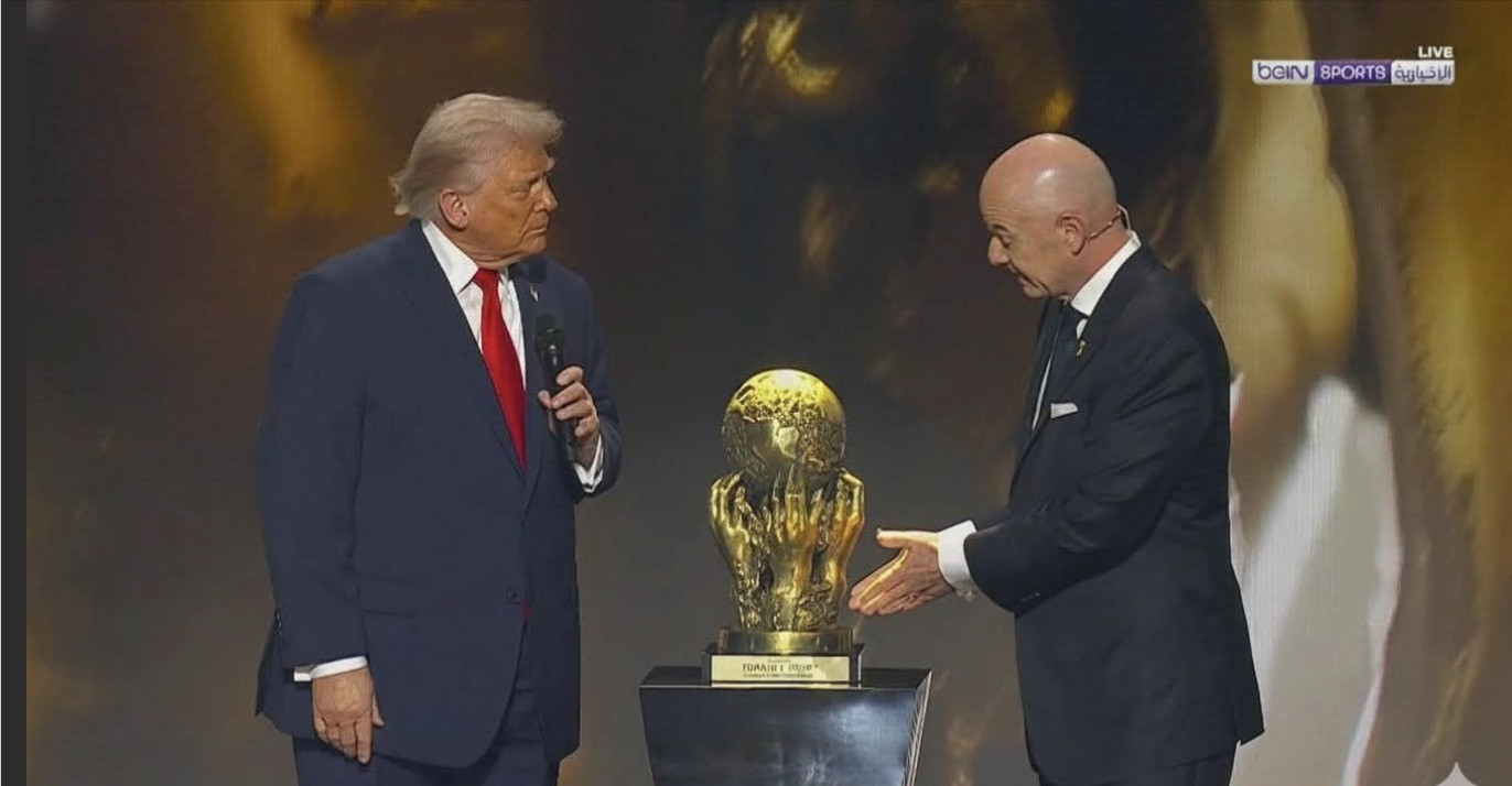 Ông Trump nhận giải thưởng hòa bình của FIFA. Ảnh chụp màn hình Sport8