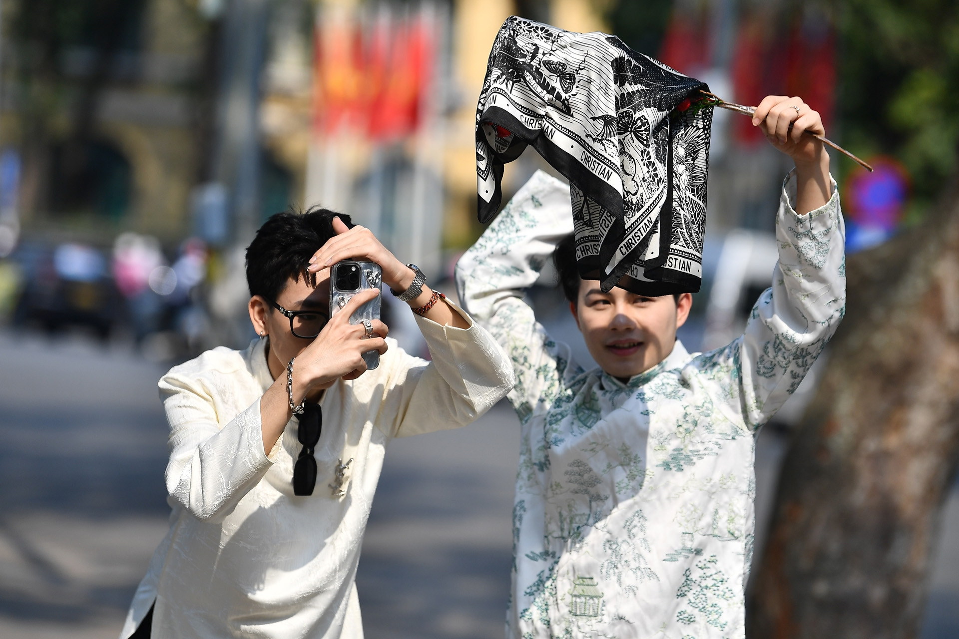 Dự báo thời tiết 8/12/2025: Miền Bắc nắng ấm đến 27 độ, Nam Bộ se lạnh về đêm