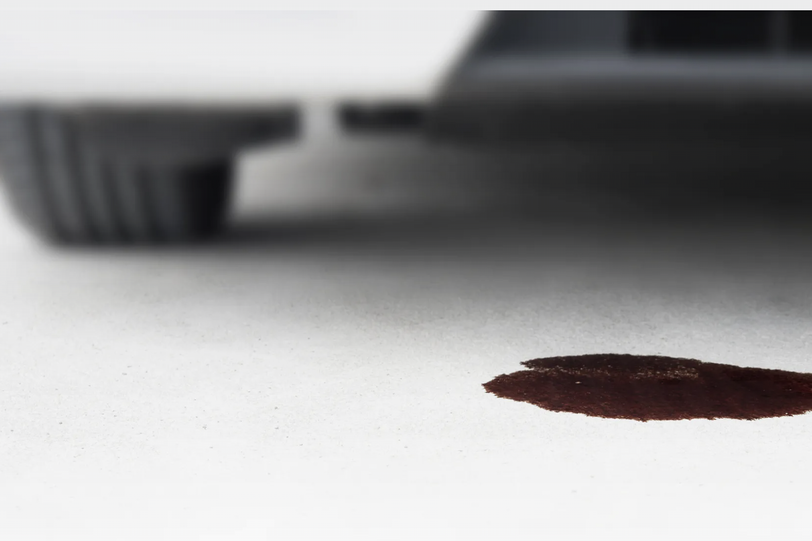 9 lý do khiến ô tô của bạn bị rò rỉ dầu và cách xử lý