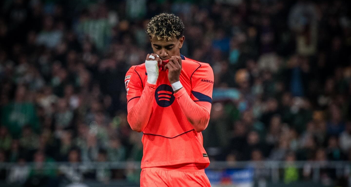 Bị Antony 'chọc gận', Barcelona vùng lên đè bẹp Betis