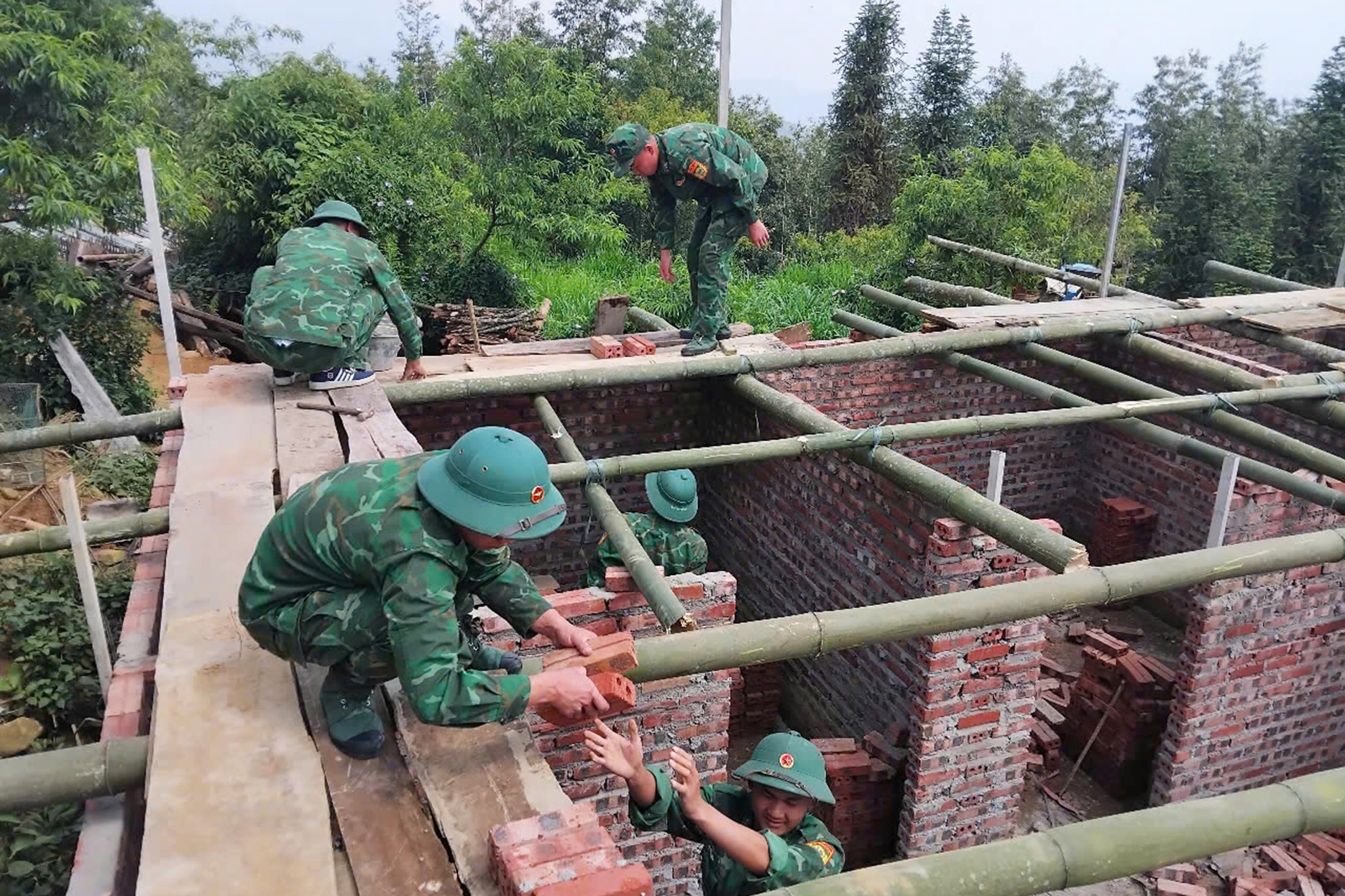 Bộ đội Biên phòng Lai Châu thực hiện tốt phương châm “3 bám, 4 cùng”