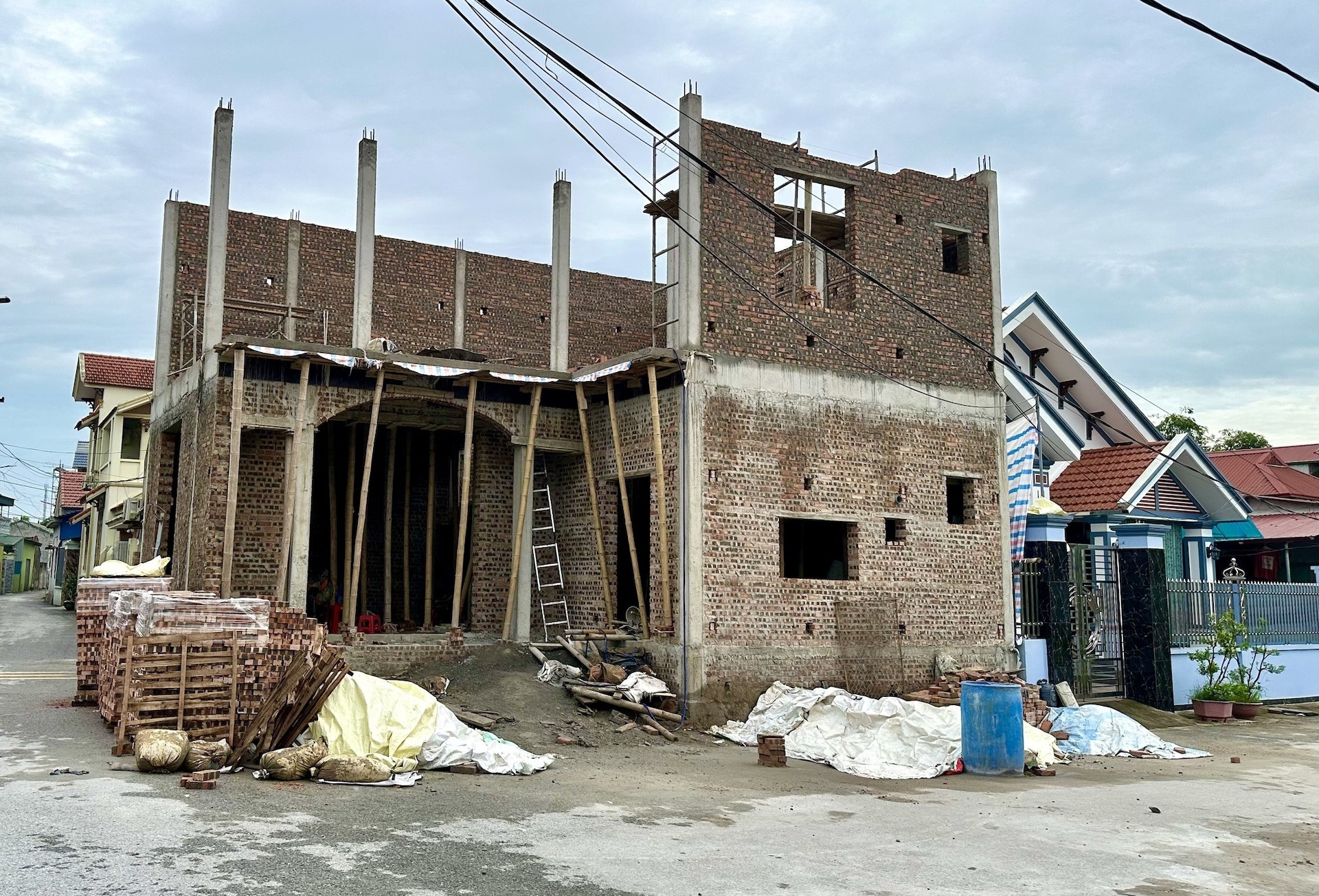 Bộ Xây dựng nói về kiến nghị tăng xử phạt, xem xét hình sự hóa vi phạm đất đai