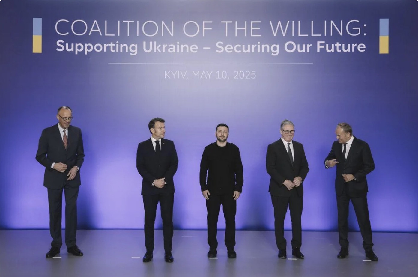 Các nhà lãnh đạo châu Âu và Tổng thống Ukraine Zelensky. Ảnh: Bloomberg