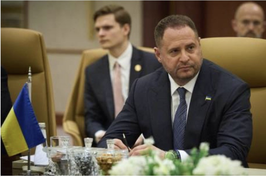  &apos;Cánh tay phải&apos; của Tổng thống Ukraine mất thêm chức vụ cấp cao 