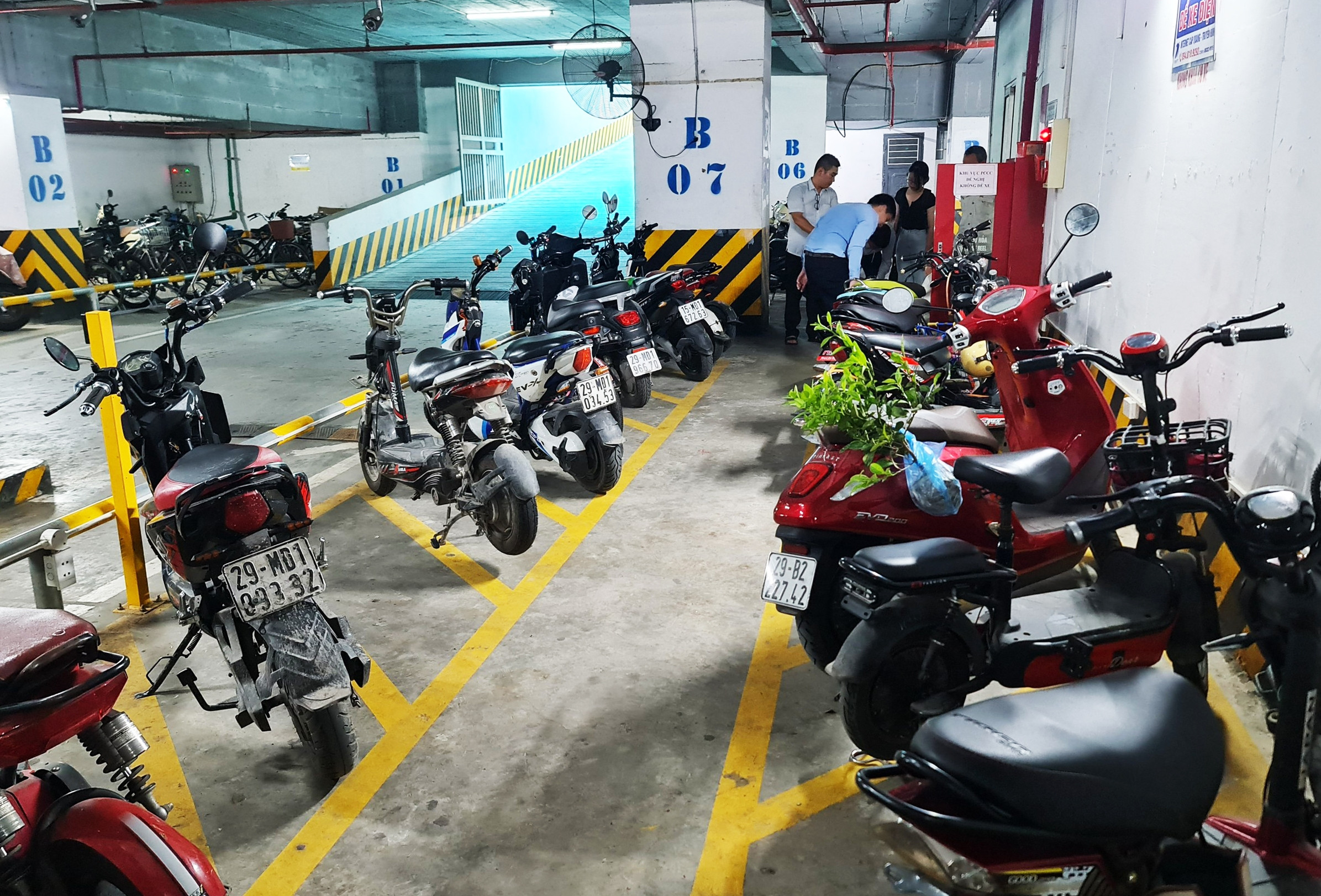 Chung cư 'cấm cửa' xe điện: Hãng xe và chuyên gia lên tiếng