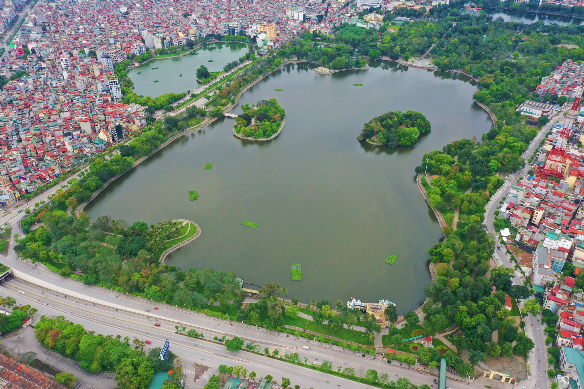 Hà Nội rà soát quỹ đất công viên, vườn hoa để xây bãi đỗ xe ngầm