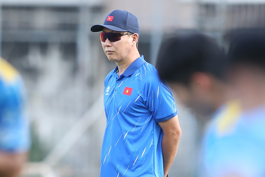 U22 Việt Nam và áp lực cần thiết để thắng Malaysia HLV Kim Sang Sik lộ vẻ căng thẳng trước trận U22 Việt Nam vs Malaysia