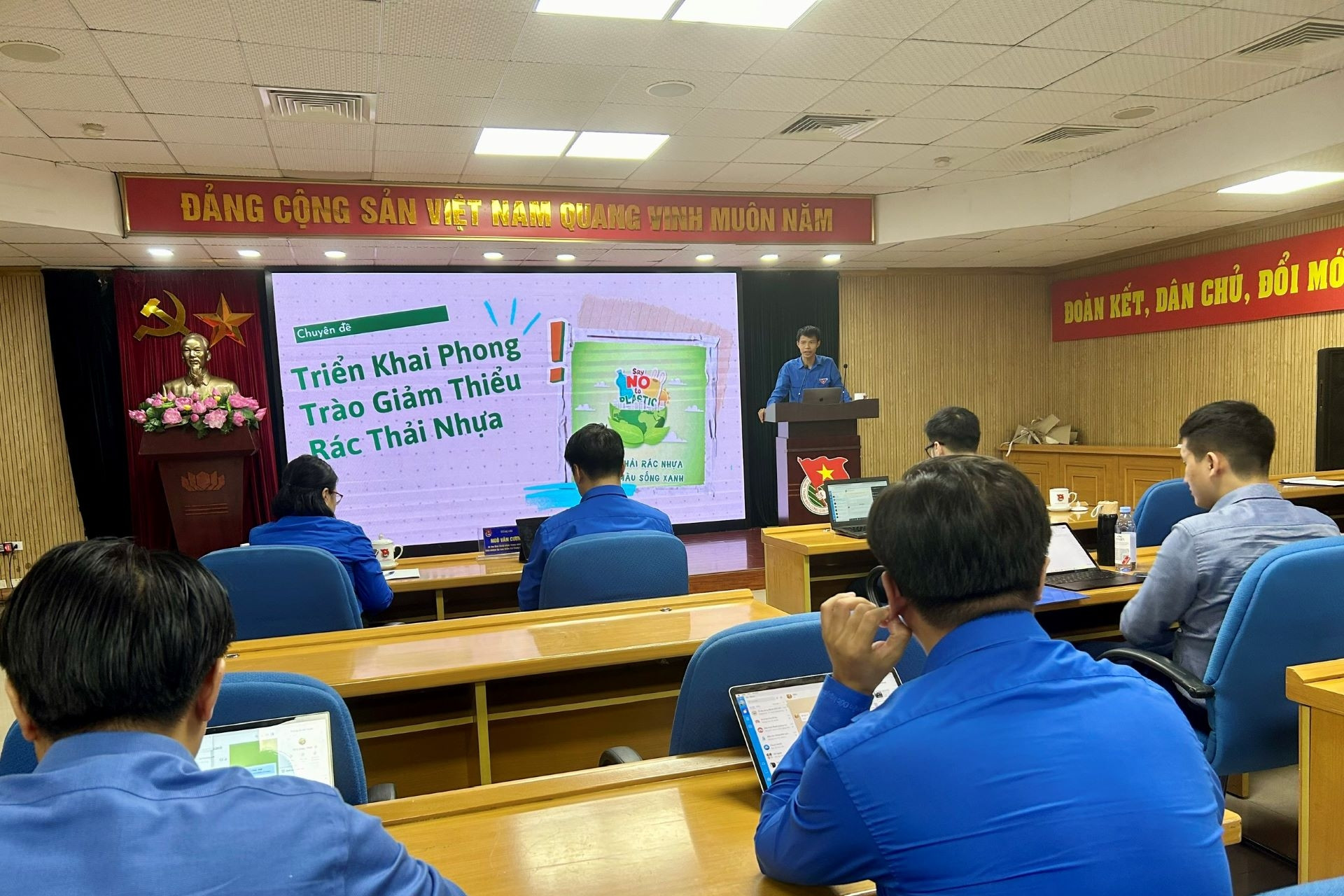 Thanh niên xung kích kiến tạo nông thôn mới xanh