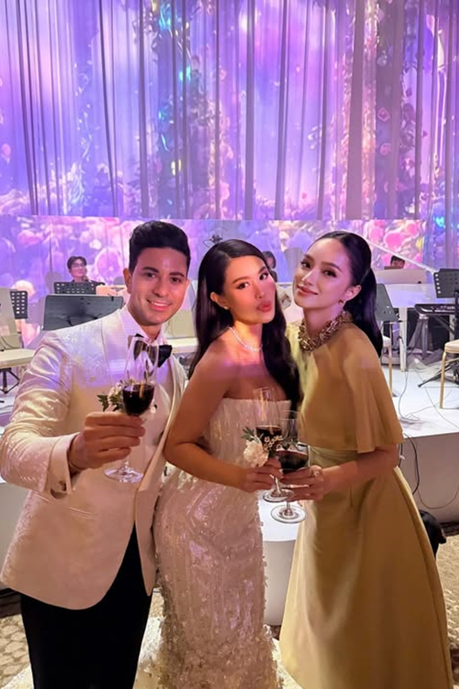 Văn Mai Hương biểu diễn khai mạc