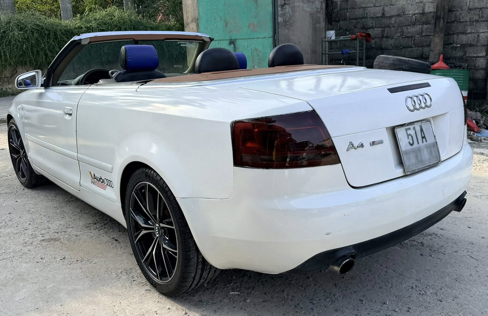 Từng bán giá 2 tỷ, xe sang Audi A4 mui trần hạ giá rẻ hơn xe cỏ Kia Morning