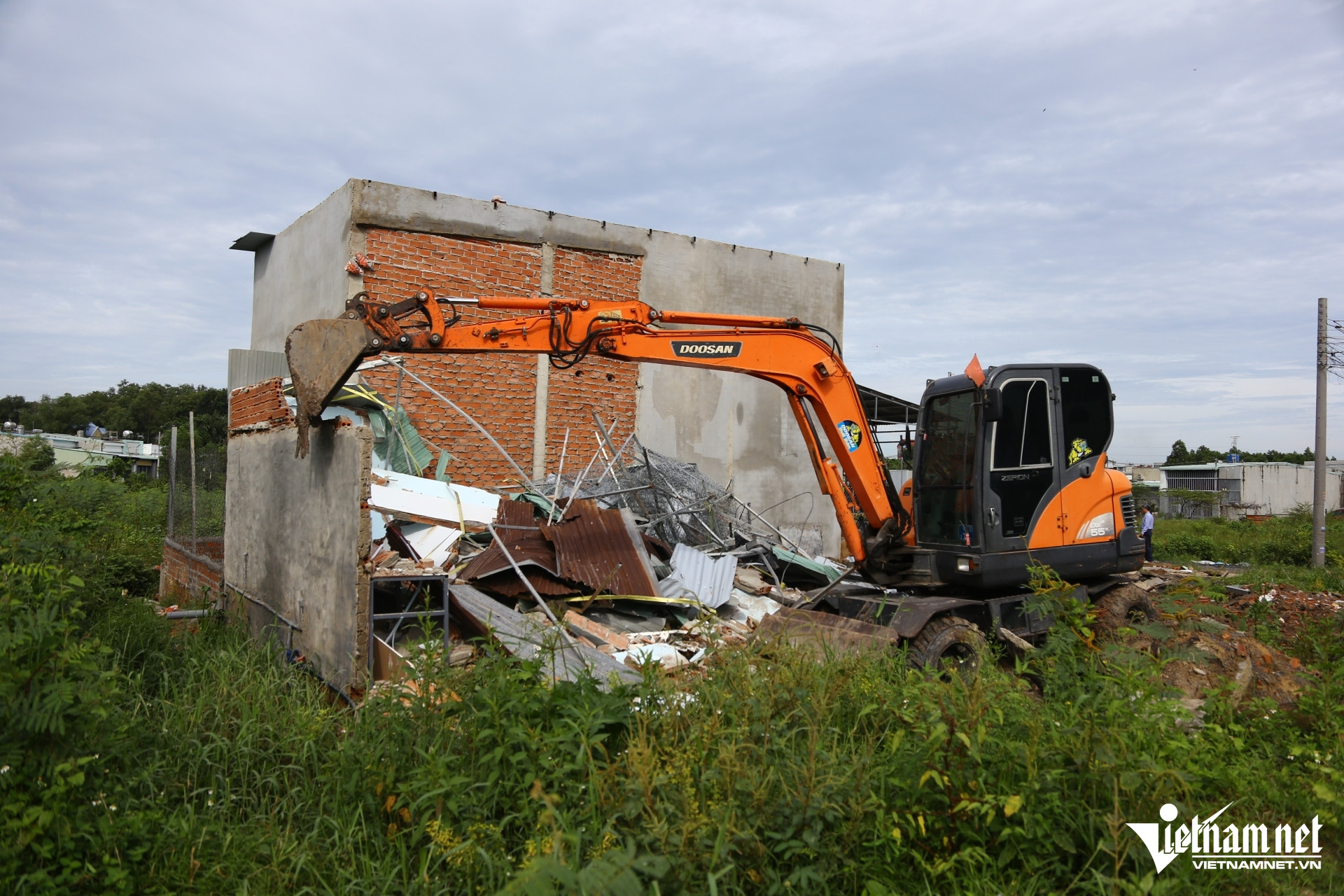 W-xay dung trai phep (3).jpg