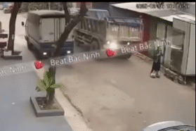 Xe tải lùi cán tử vong người đi đường: Điểm mù chết người khi thiếu camera lùi