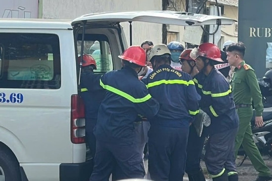 Bản tin cuối ngày 8/12: Sập bê tông khi sửa nhà hàng, một người tử vong Bản tin cuối ngày 8/12: Sập bê tông khi sửa nhà hàng, một người tử vong