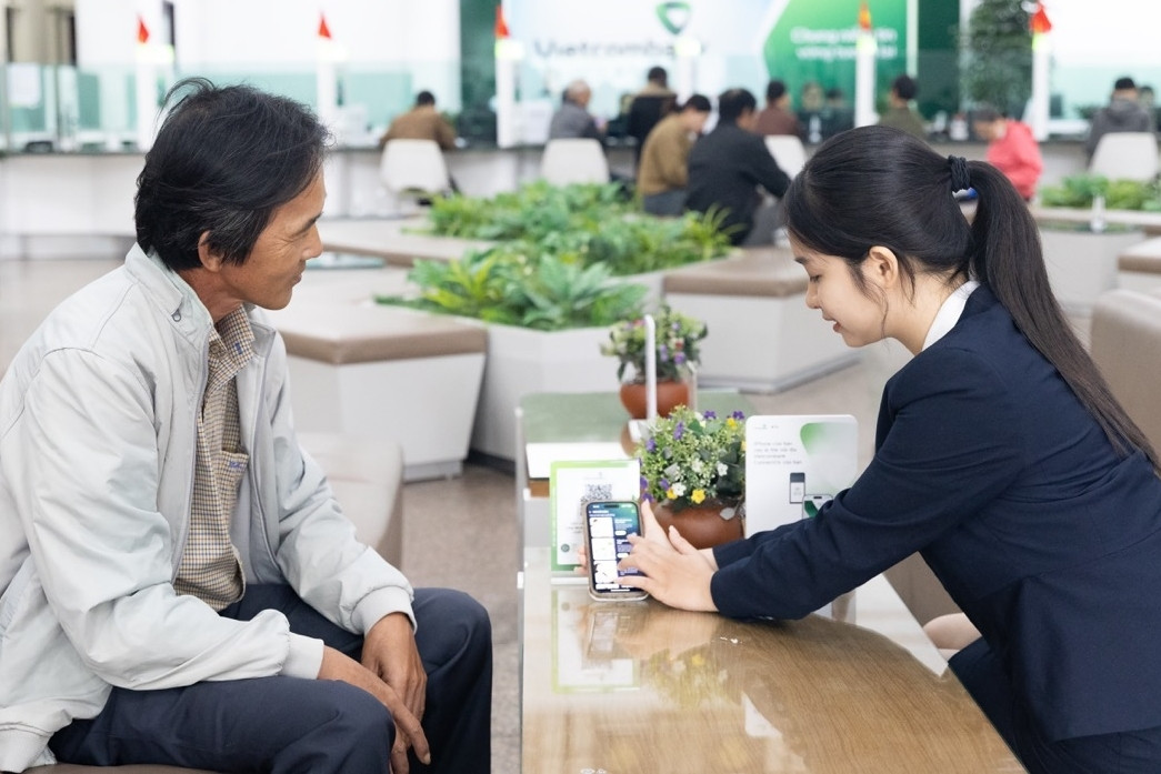 Lãi suất ngân hàng hôm nay 8/12/2025 bật tăng, quà tặng khủng xuất hiện trở lại