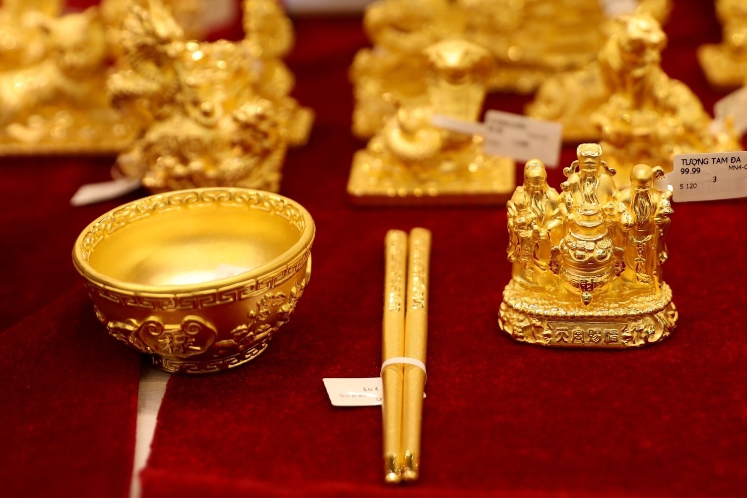 Giá vàng hôm nay 9/12/2025 SJC giảm gần 1 triệu đồng/lượng