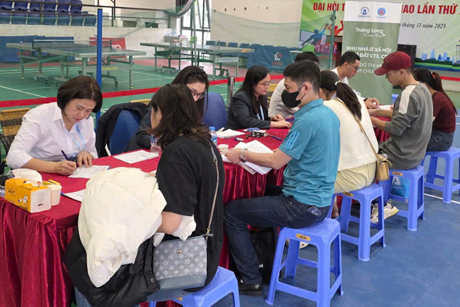 Bộ Xây dựng trả lời việc giám đốc có được mua nhà ở xã hội