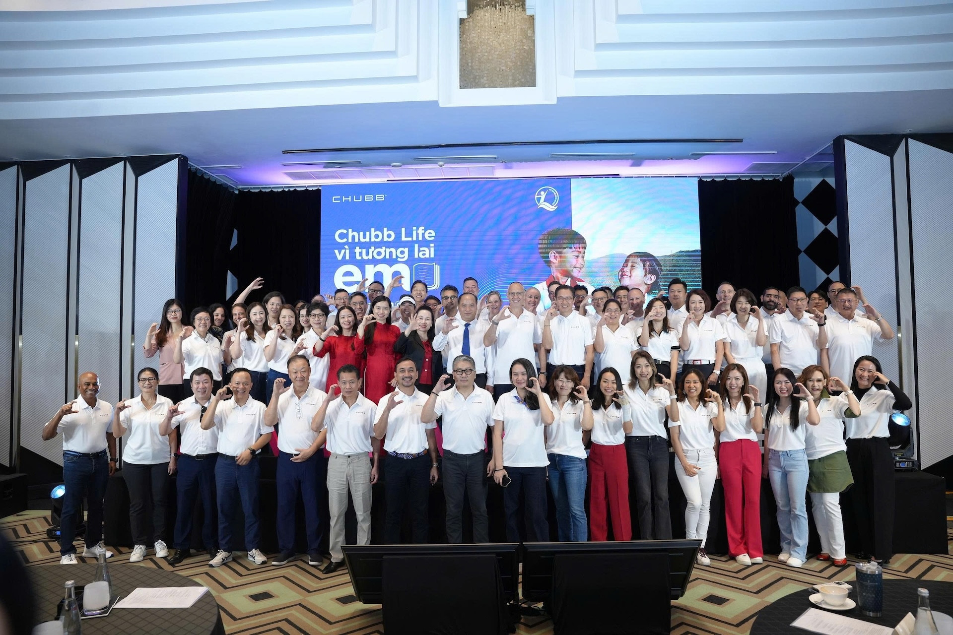 Chubb Life san sẻ với trẻ em khó khăn và chịu ảnh hưởng bởi bão lũ