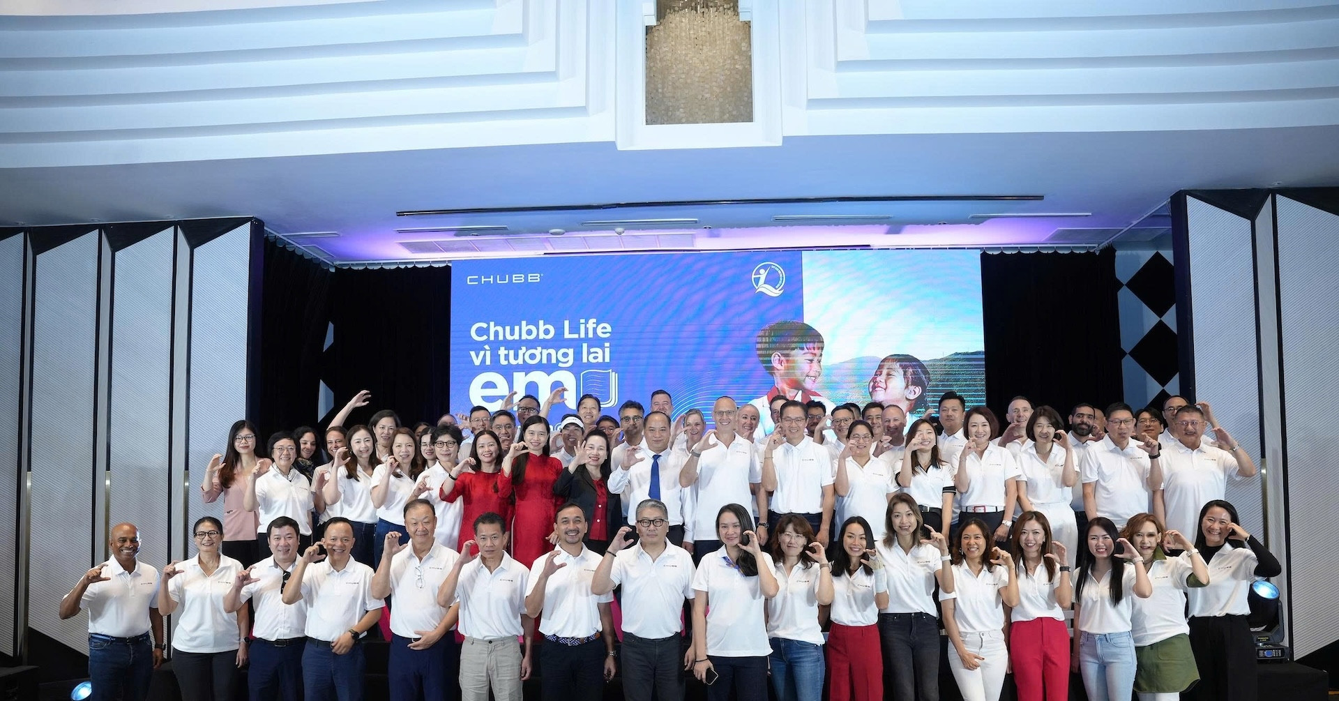 Chubb Life san sẻ với trẻ em khó khăn và chịu ảnh hưởng bởi bão lũ