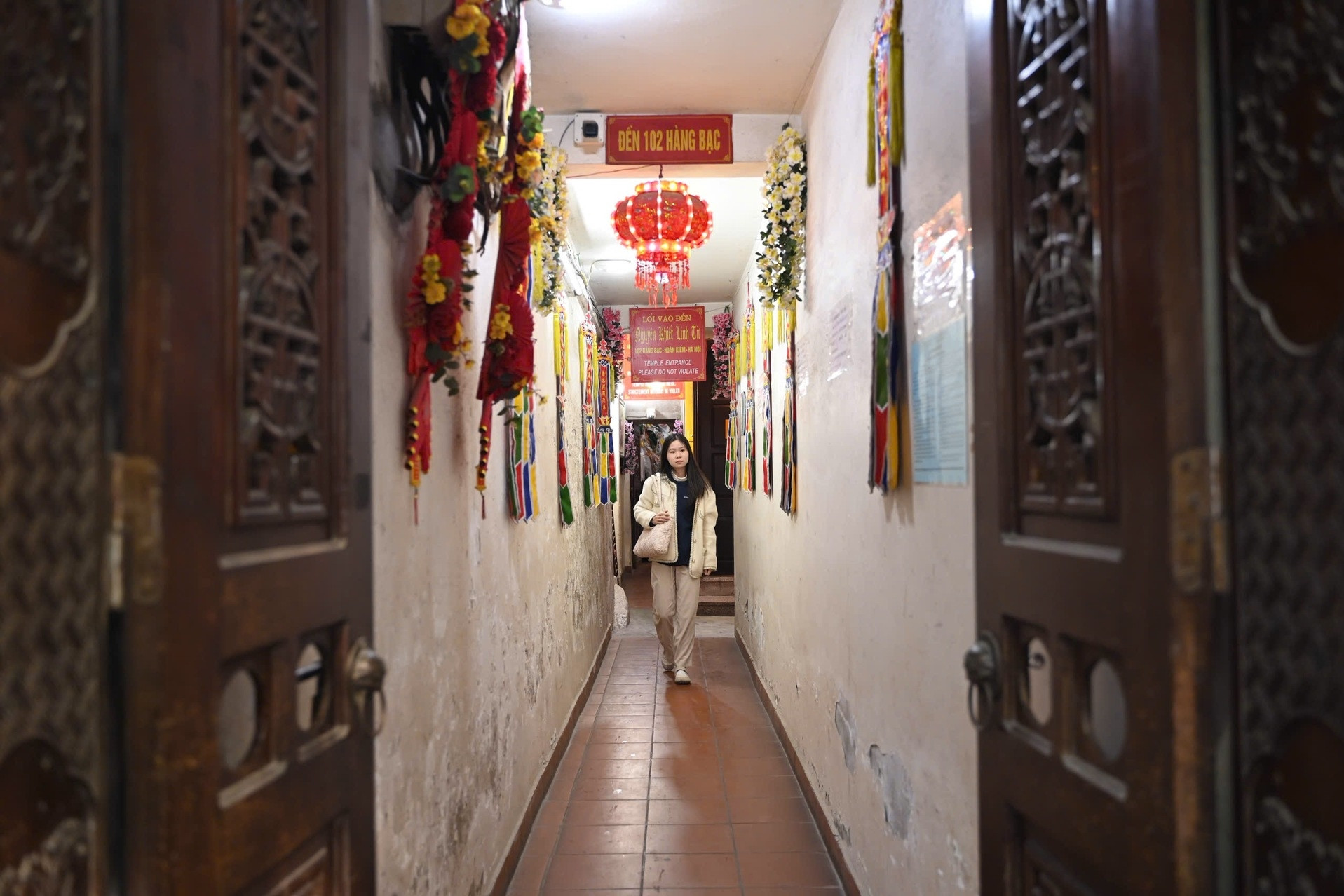 Chuyện về ngôi đền thiêng 70m2 nằm sâu trong ngõ nhỏ ở phố cổ Hà Nội