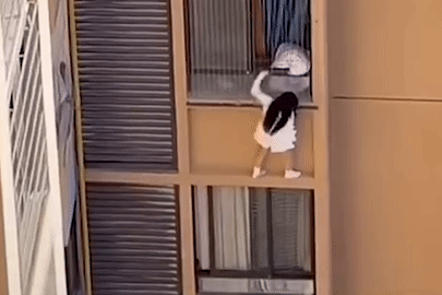 Cô gái liều mình bám ngoài tầng 10 chung cư, lý do khiến nhiều người sững sờ