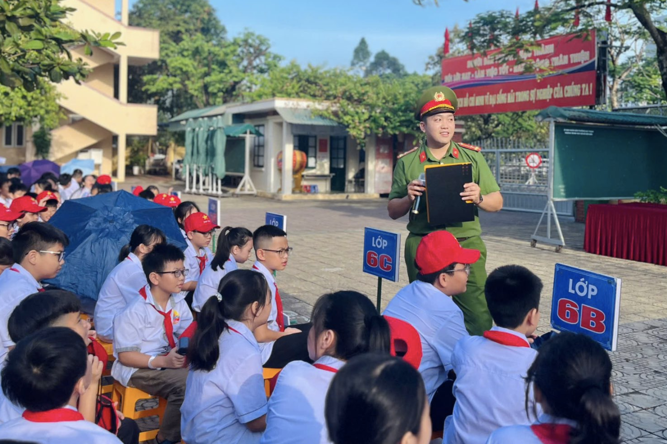 Đổi mới truyền thông pháp luật tạo lá chắn an toàn học đường