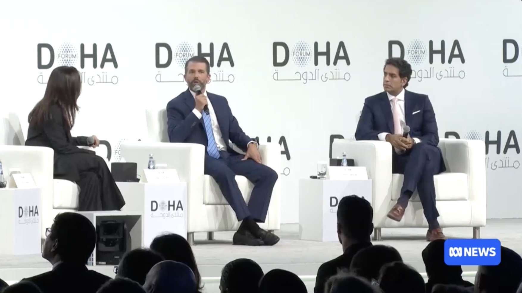 Donald Trump Jr (giữa) tại Diễn đàn Doha. Ảnh: ABC.net