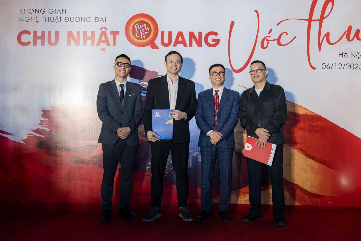 Họa sĩ 9X Chu Nhật Quang bán thành công 2 tác phẩm trị giá gần 4 tỷ đồng