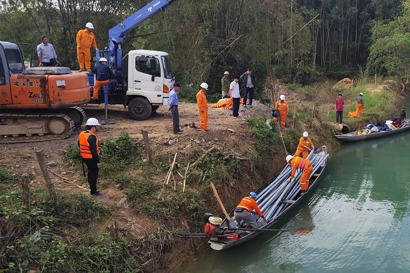 Kéo điện lưới đến 17 bản, làng của đồng bào Bru – Vân Kiều, Ma Coong
