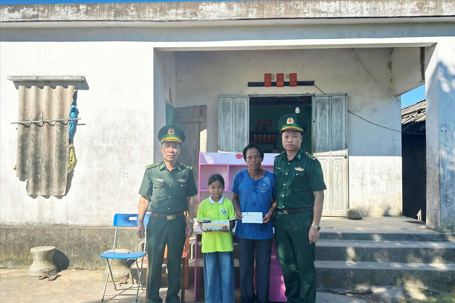 Khi cán bộ biên phòng là bạn đồng hành của nhân dân