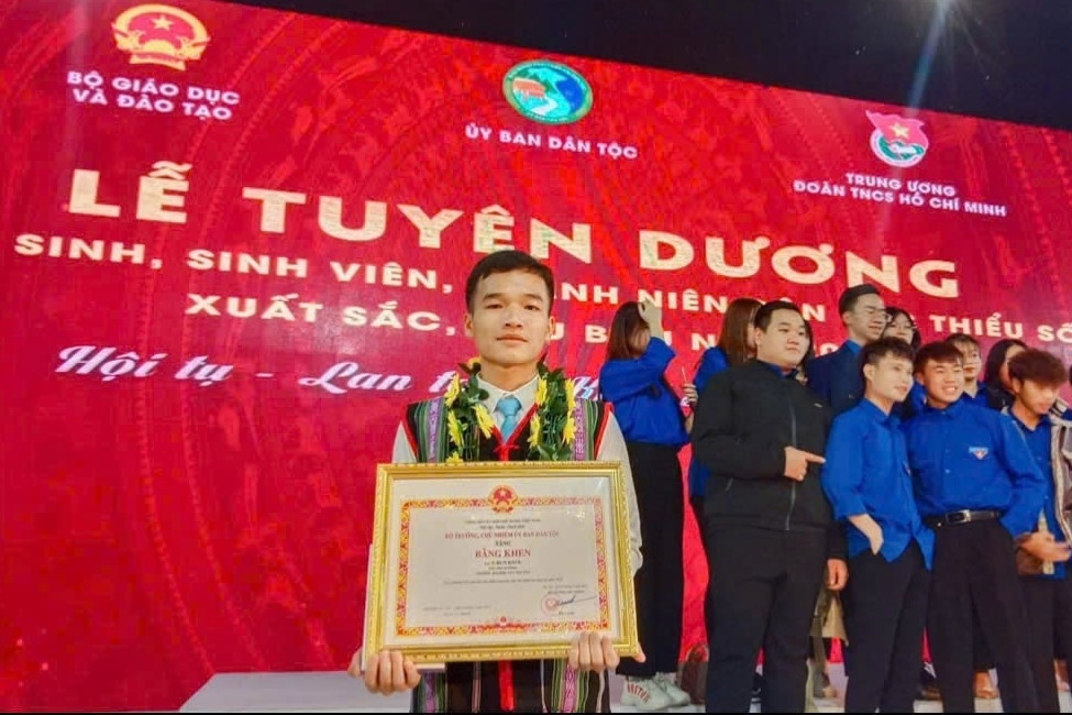 Những hành trình vươn lên từ bản làng, viết tiếp truyền thống hiếu học