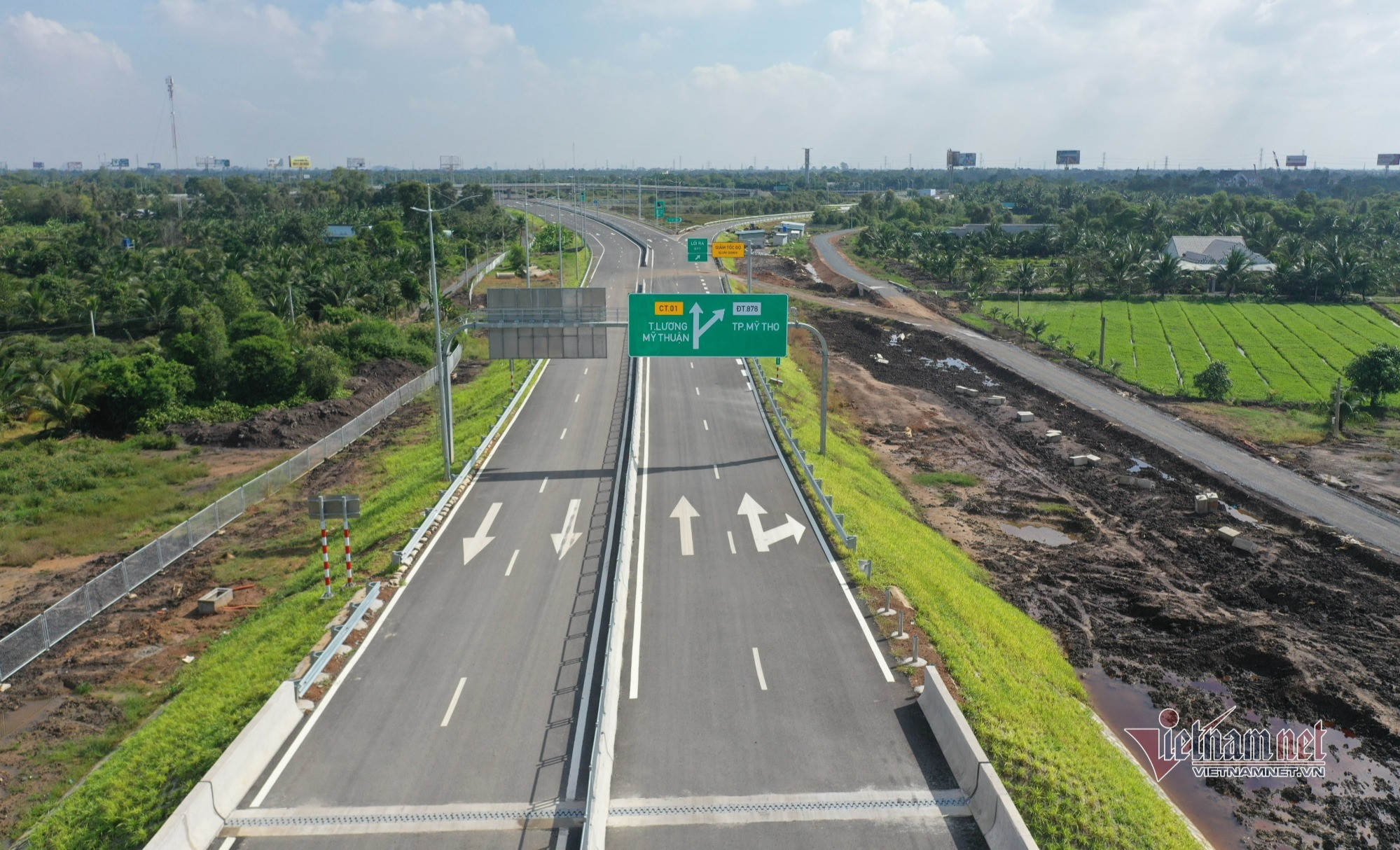 oto duoc chay cao toc trung luong my thuan tu 25 1 den 10 2 2 1280.jpeg