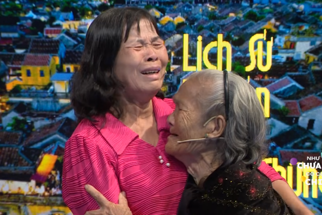 Phút đoàn tụ đẫm nước mắt sau hơn 50 năm lưu lạc của người phụ nữ Đồng Nai