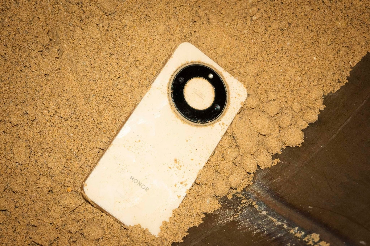 Smartphone siêu bền: Thả rơi, ngâm nước thoải mái và pin dung lượng lớn