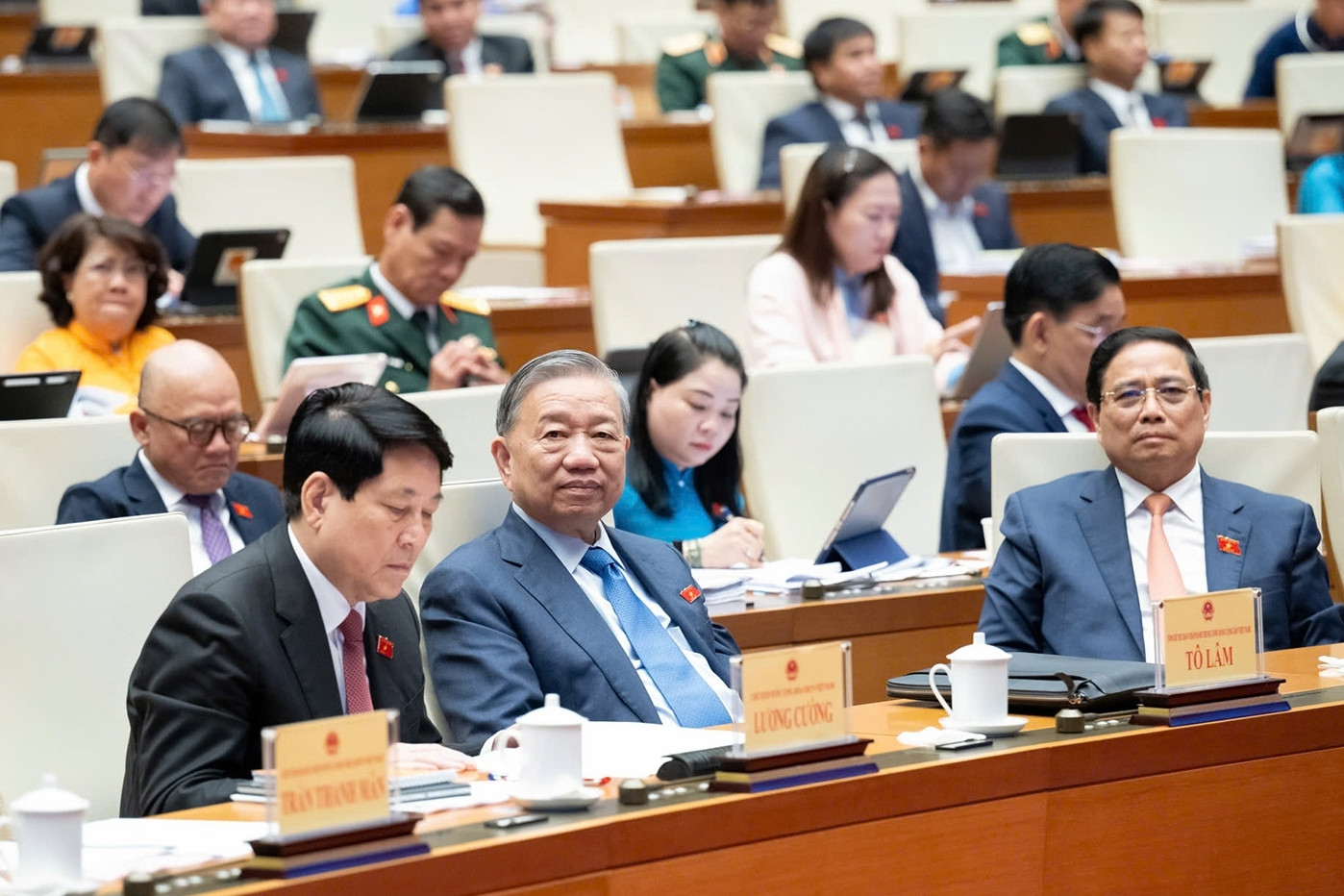 Tuần cuối, Quốc hội chốt loạt chính sách quan trọng với hàng triệu viên chức, đồng bào DTTS