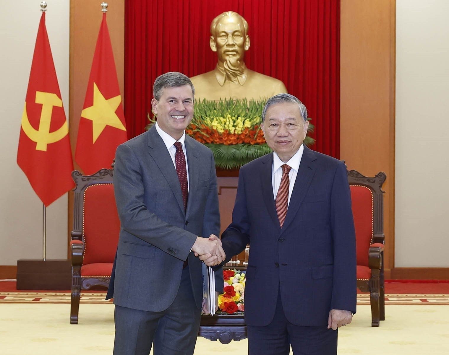 vnapotaltongbithutolamtiepgiamdochocvientongthonglienbangnga8457992 17651959536371039947764.jpg