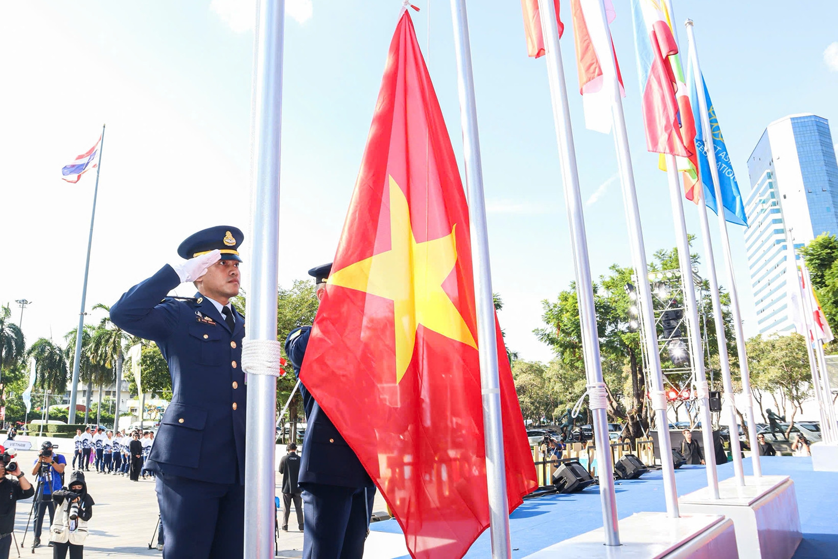 Xúc động lễ thượng cờ đoàn thể thao Việt Nam ở SEA Games 33