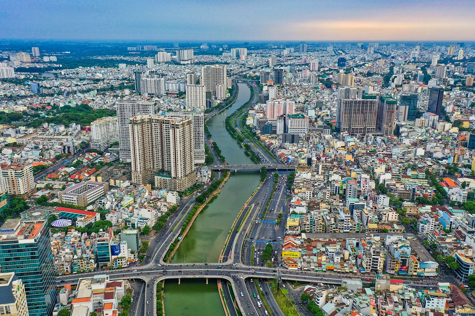 Bộ Chính trị: Nghiêm cấm doanh nghiệp tác động quy hoạch vì lợi ích cục bộ