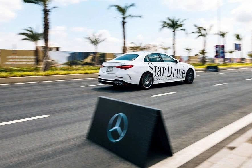 Cơ hội lái thử các xe sang Mercedes-Benz trên trường đua F1