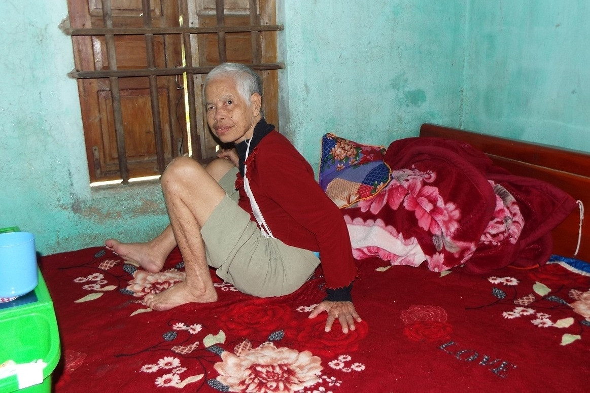 Cụ bà 72 tuổi liệt giường: 'Chỉ mong có chút tiền lo hậu sự'