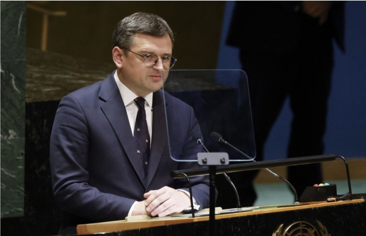 Cựu Ngoại trưởng Ukraine nêu lý do không nhập ngũ