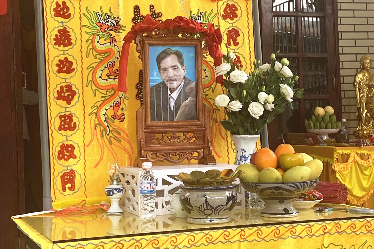 Đám tang vắng lặng và câu nói xót xa từ người mẹ 90 tuổi của Thương Tín