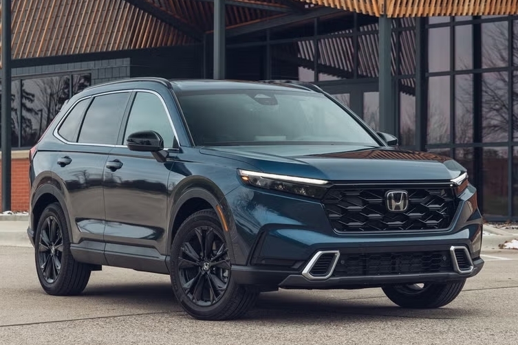 Loạt xe hybrid tiết kiệm nhiên liệu đang được giảm giá 'kịch sàn' tháng cuối năm