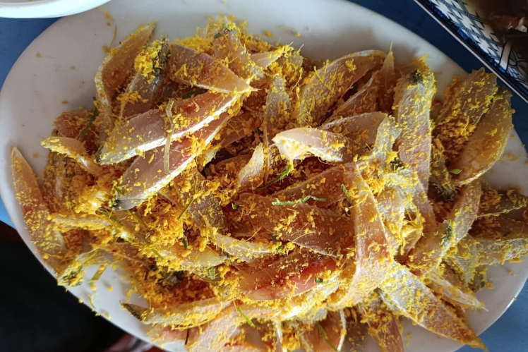 Nhập viện vì thường xuyên tiếp khách bằng tiết canh, dê tái