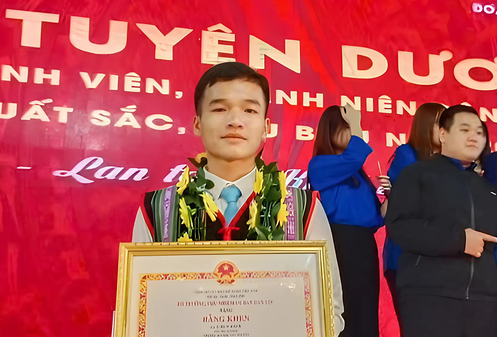 Những hành trình vươn lên từ bản làng, viết tiếp truyền thống hiếu học