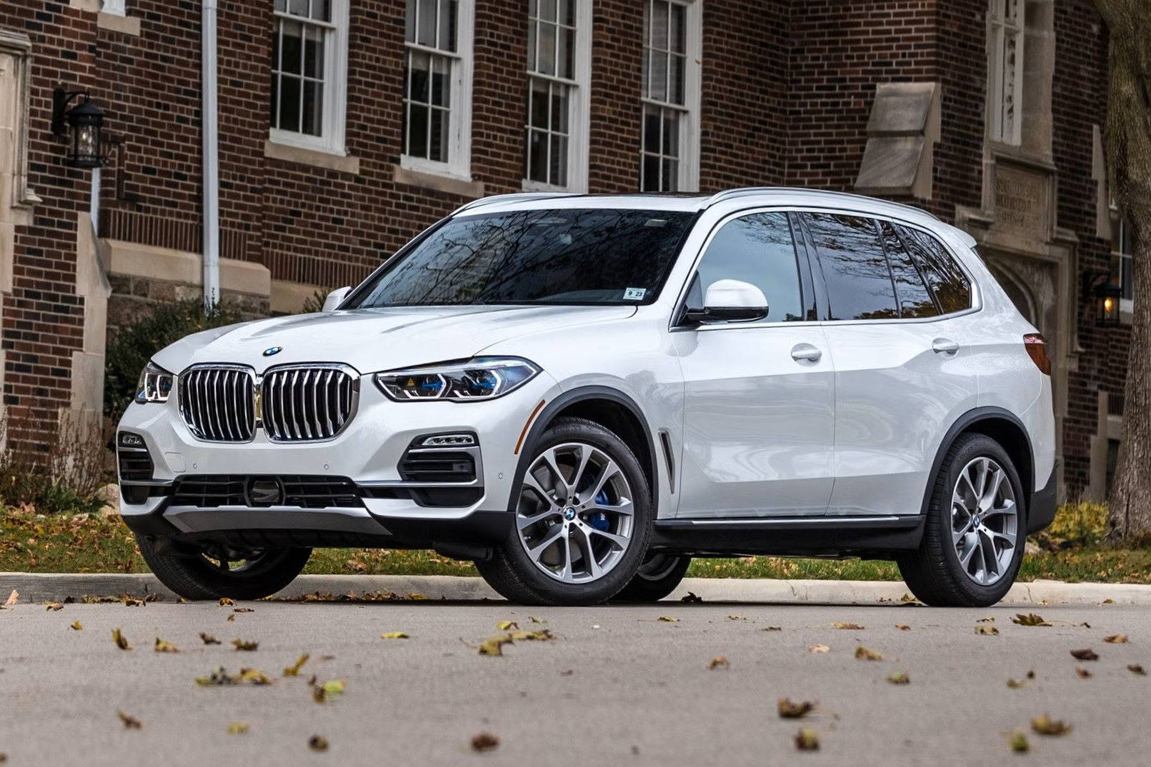 Những lỗi thường gặp và lưu ý khi sử dụng xe SUV hạng sang BMW X5