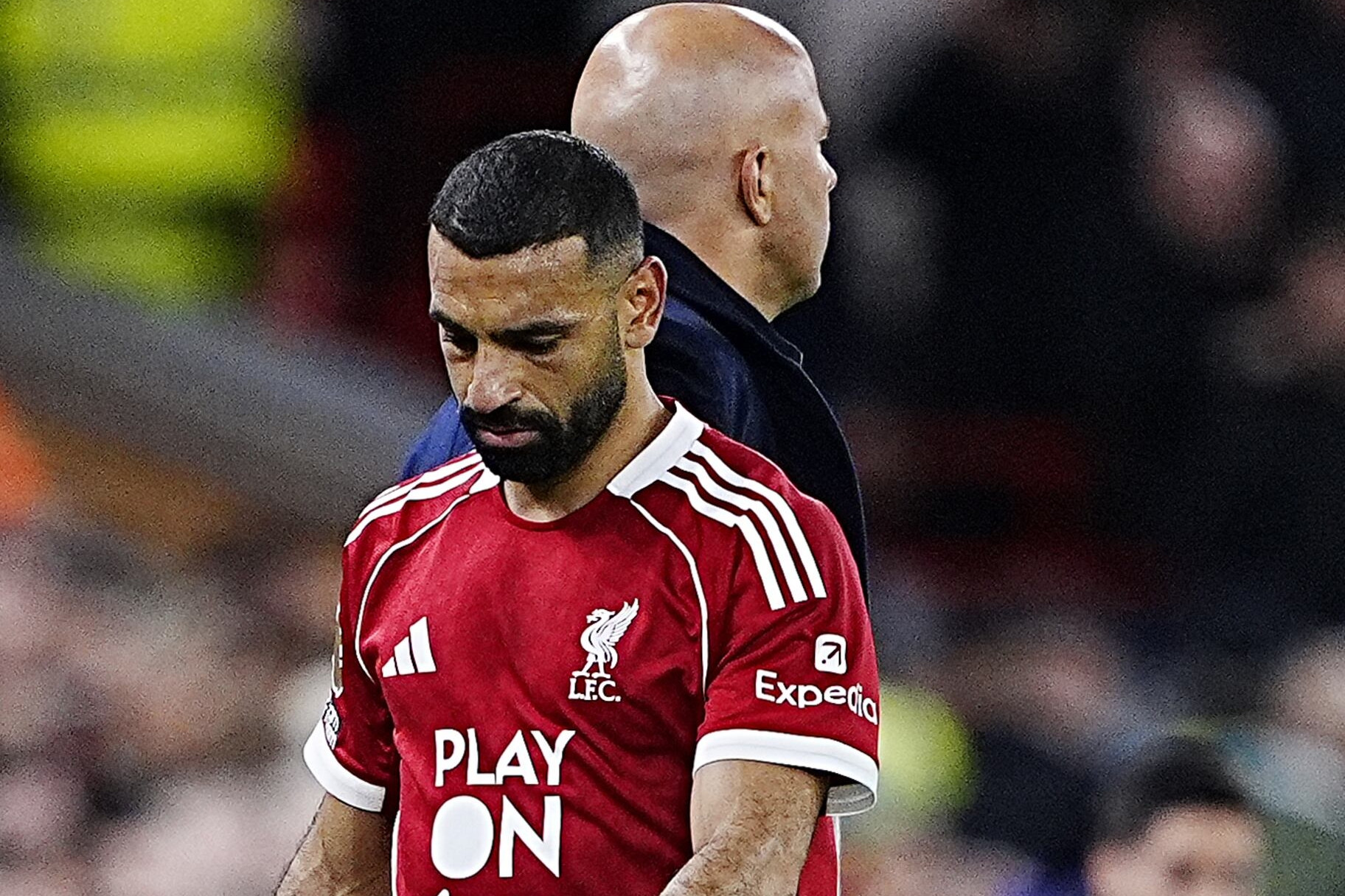 ‘Nội chiến’ ở Liverpool: Arne Slot kỷ luật nặng Salah