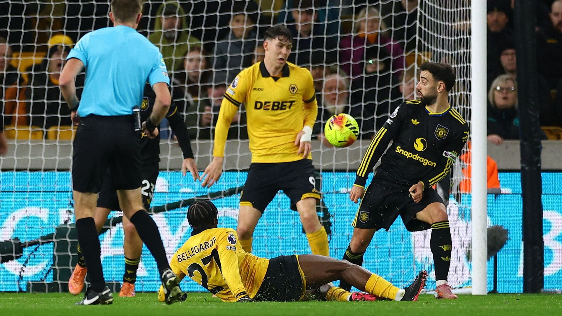 resources_premierleague_pulselive_com 2025 12 08T203934Z_193616798_UP1ELC81LDX3R_RTRMADP_3_SOCCER ENGLAND WOL MUN.jpg