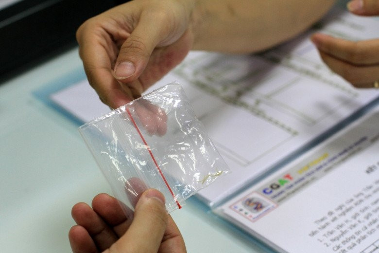 'Tình một đêm' của vợ bất ngờ gọi điện đòi con, chồng rụng rời nhận kết quả ADN